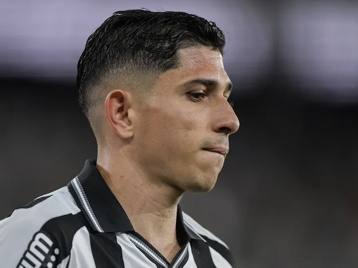 Anselmi define Álvaro Montoro como substituto de Savarino no Botafogo