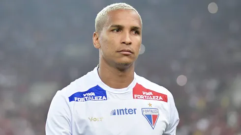 Deyverson durante confronto entre Flamengo x Fortaleza no Brasileirão de 2025.