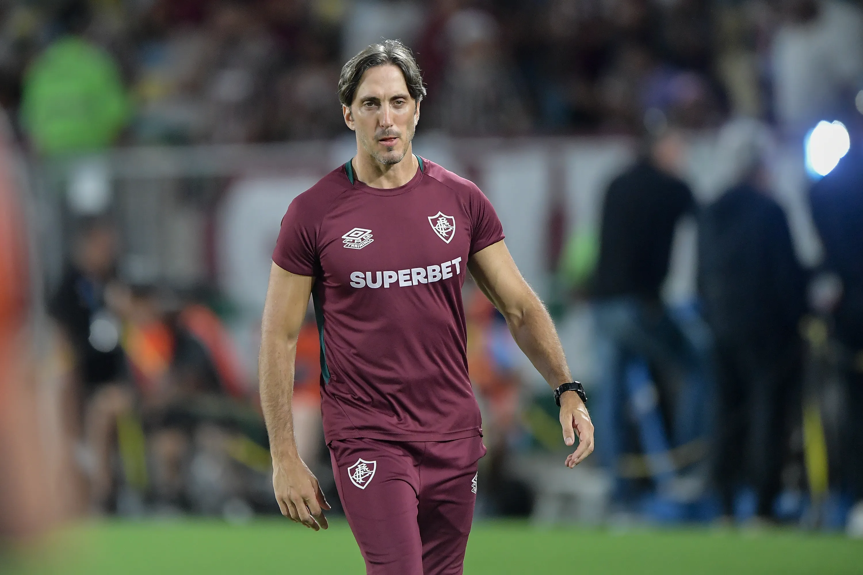 Luis Zubeldia tecnico do Fluminense durante aquecimento antes da partida contra o Vasco no estadio Maracana pelo campeonato Copa Do Brasil 2025. Foto: Thiago Ribeiro/AGIF