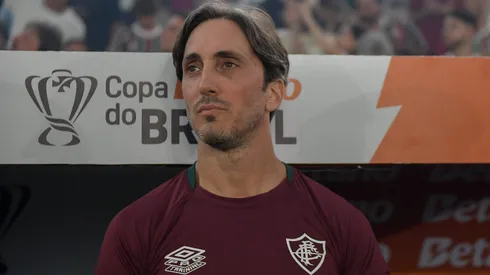 Luis Zubeldia tecnico do Fluminense durante partida contra o Vasco no estadio Maracana pelo campeonato Copa Do Brasil 2025. Foto: Thiago Ribeiro/AGIF