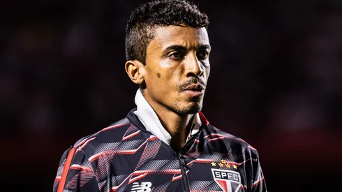Luiz Gustavo durante confronto entre São Paulo e Santos no Campeonato Paulista de 2024.