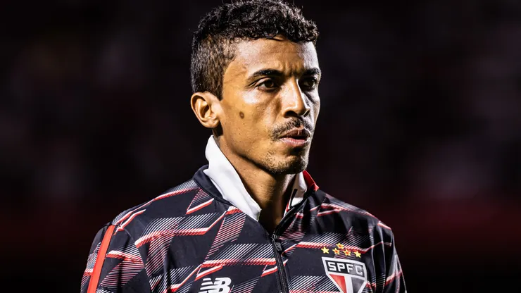 Luiz Gustavo durante confronto entre São Paulo e Santos no Campeonato Paulista de 2024.