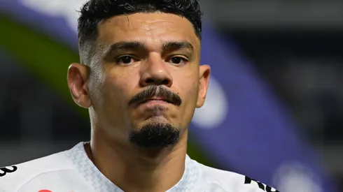 Tiquinho Soares jogador do Santos durante partida contra o Sport no estadio Vila Belmiro pelo campeonato Brasileiro A 2025. Foto: Jota Erre/AGIF