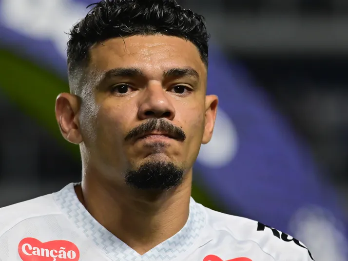 Coritiba mantém conversas frequentes para ter Tiquinho Soares, do Santos