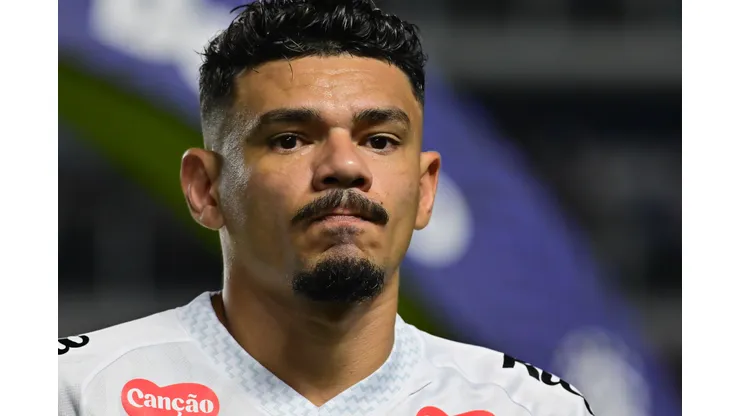 Tiquinho Soares jogador do Santos durante partida contra o Sport no estadio Vila Belmiro pelo campeonato Brasileiro A 2025. Foto: Jota Erre/AGIF