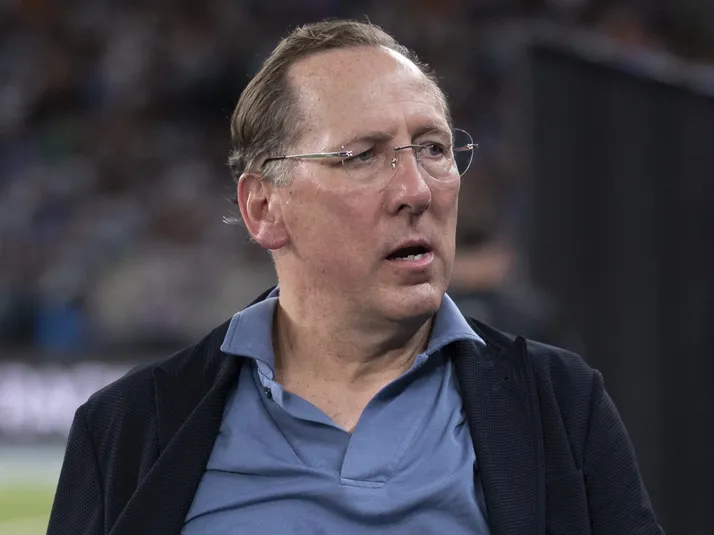 Textor ainda não conseguiu acordo por aporte milionário no Botafogo