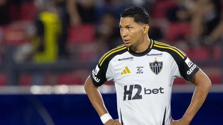 Rony jogador do Atlético-MG lamenta durante partida contra o Bragantino no estádio Cícero De Souza Marques pelo campeonato Brasileiro A 2025. Foto: Joisel Amaral/AGIF