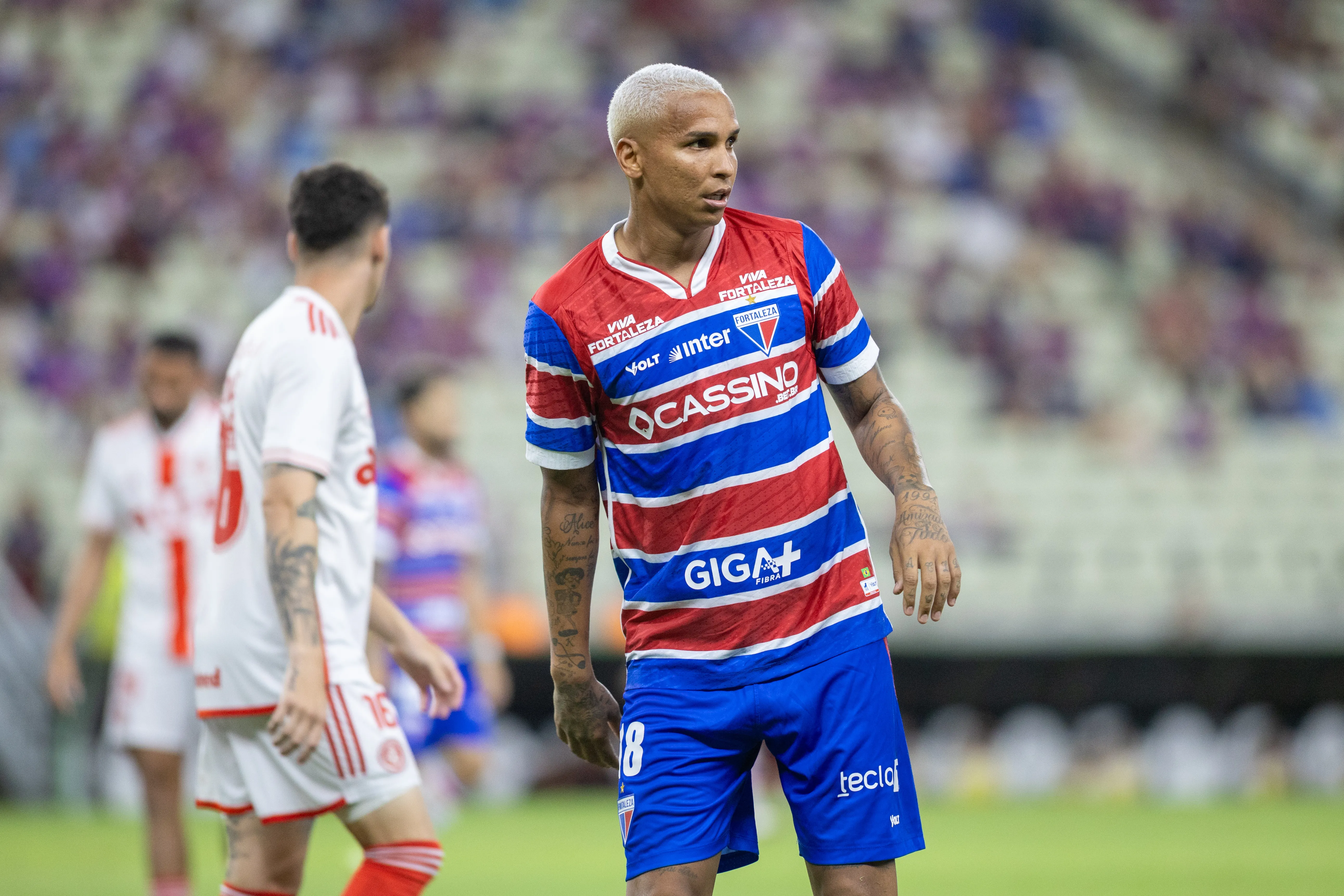 CE – FORTALEZA – 13/04/2025 – BRASILEIRO A 2025, FORTALEZA X INTERNACIONAL – deyverson  jogador do Fortaleza durante partida contra o Internacional no estadio Arena Castelao pelo campeonato Brasileiro A 2025. Foto: Baggio Rodrigues/AGIF