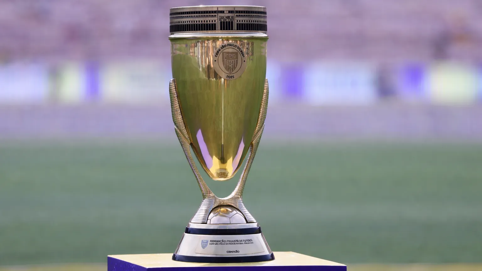 Troféu da Copinha. Foto: Marcello Zambrana/AGIF
