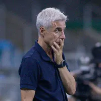 Luís Castro mantém mistério sobre zagueiro titular em GreNal