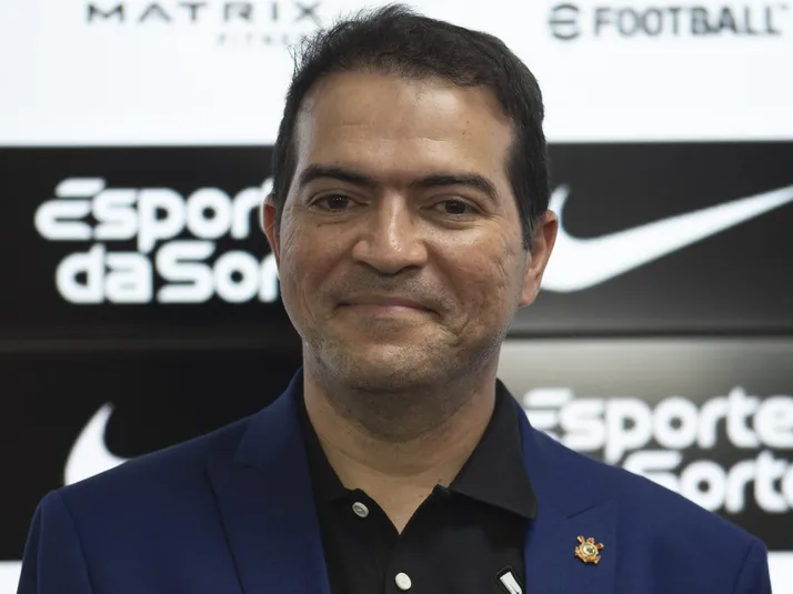 Marcelo Paz explica se Corinthians tem como 'competir' com Cruzeiro