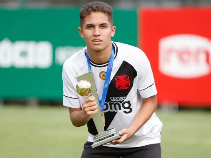 Paulinho, jovem lateral revelado pelo Vasco, reforça o Fortaleza