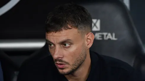 Martín Anselmi técnico do Botafogo durante partida contra o Bangu no estádio Engenhão pelo campeonato Carioca 2026. Foto: Thiago Ribeiro/AGIF