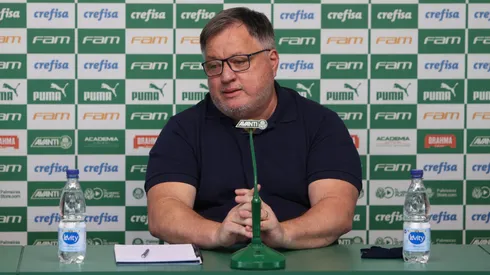 O diretor de futebol Anderson Barros, da SE Palmeiras, concede entrevista coletiva, na Academia de Futebol. (Foto: Cesar Greco)