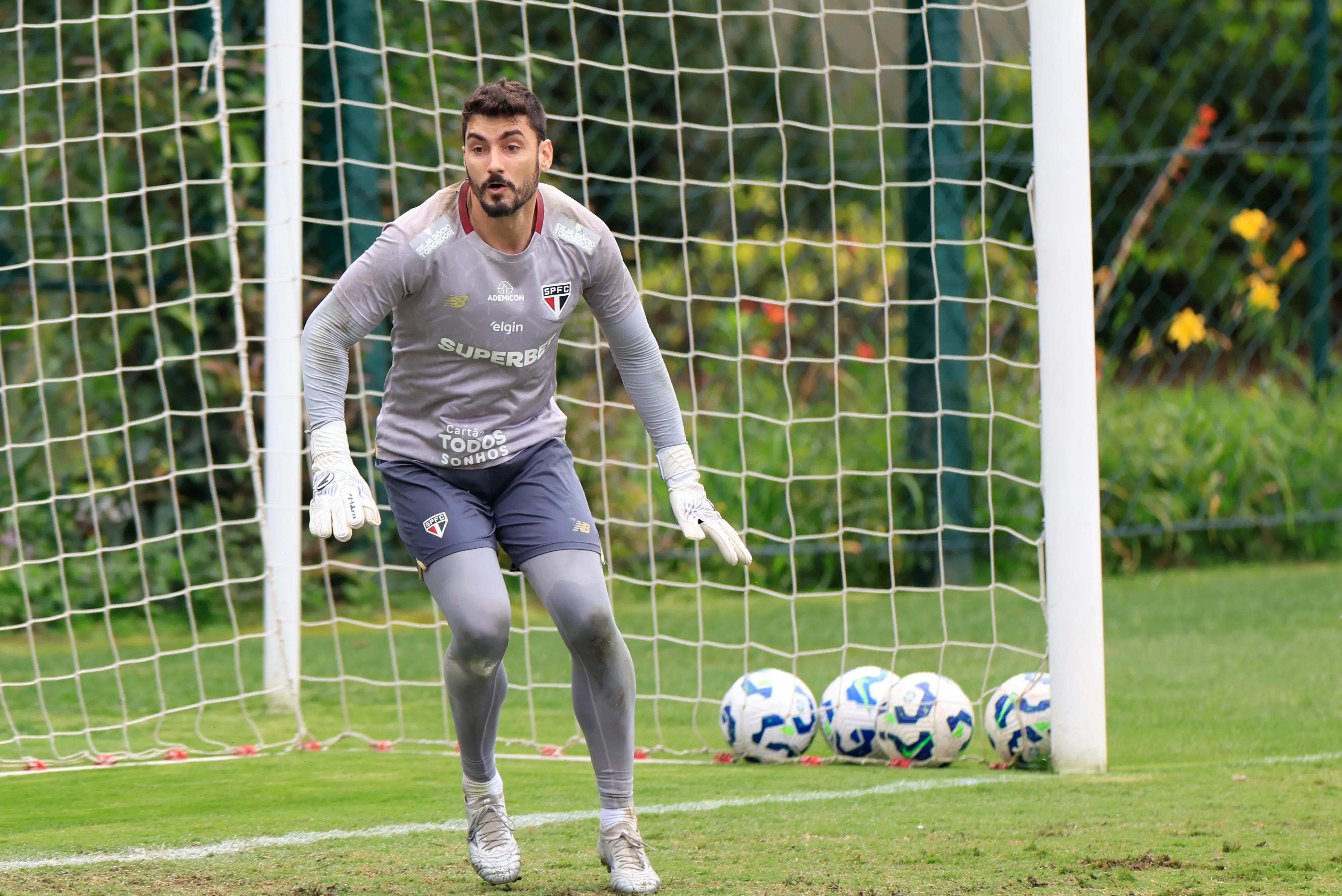 Rafael durante treino do São Paulo no CT Barra Funda. Foto: Marcello Zambrana/AGIF