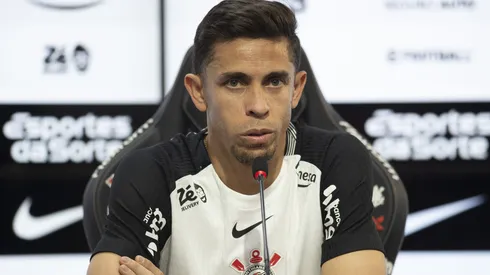 Gabriel Paulista durante entrevista coletiva de apresentação no Corinthians.