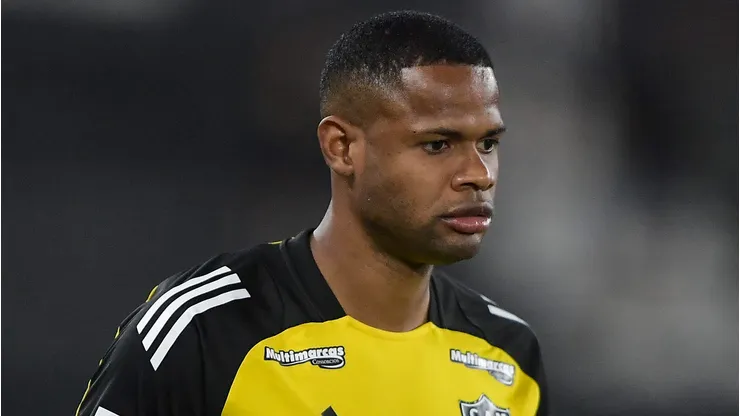 Júnior Santos durante aquecimento para partida entre Botafogo x Atlético-MG no Brasileirão de 2025.