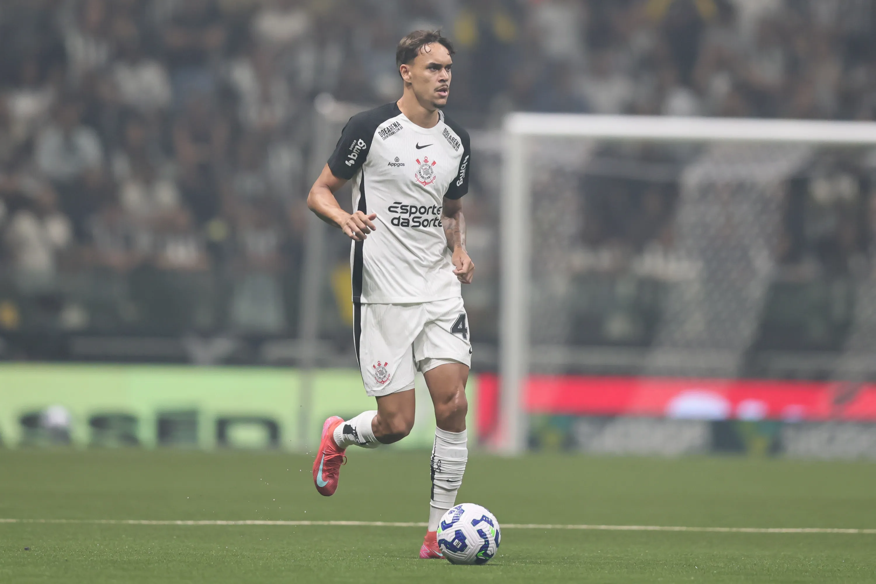 MG – BELO HORIZONTE – 24/05/2025 – BRASILEIRO A 2025, ATLETICO-MG X CORINTHIANS – Joao Pedro jogador do Corinthians durante partida contra o Atletico-MG no estadio Arena MRV pelo campeonato Brasileiro A 2025. Foto: Gilson Lobo/AGIF