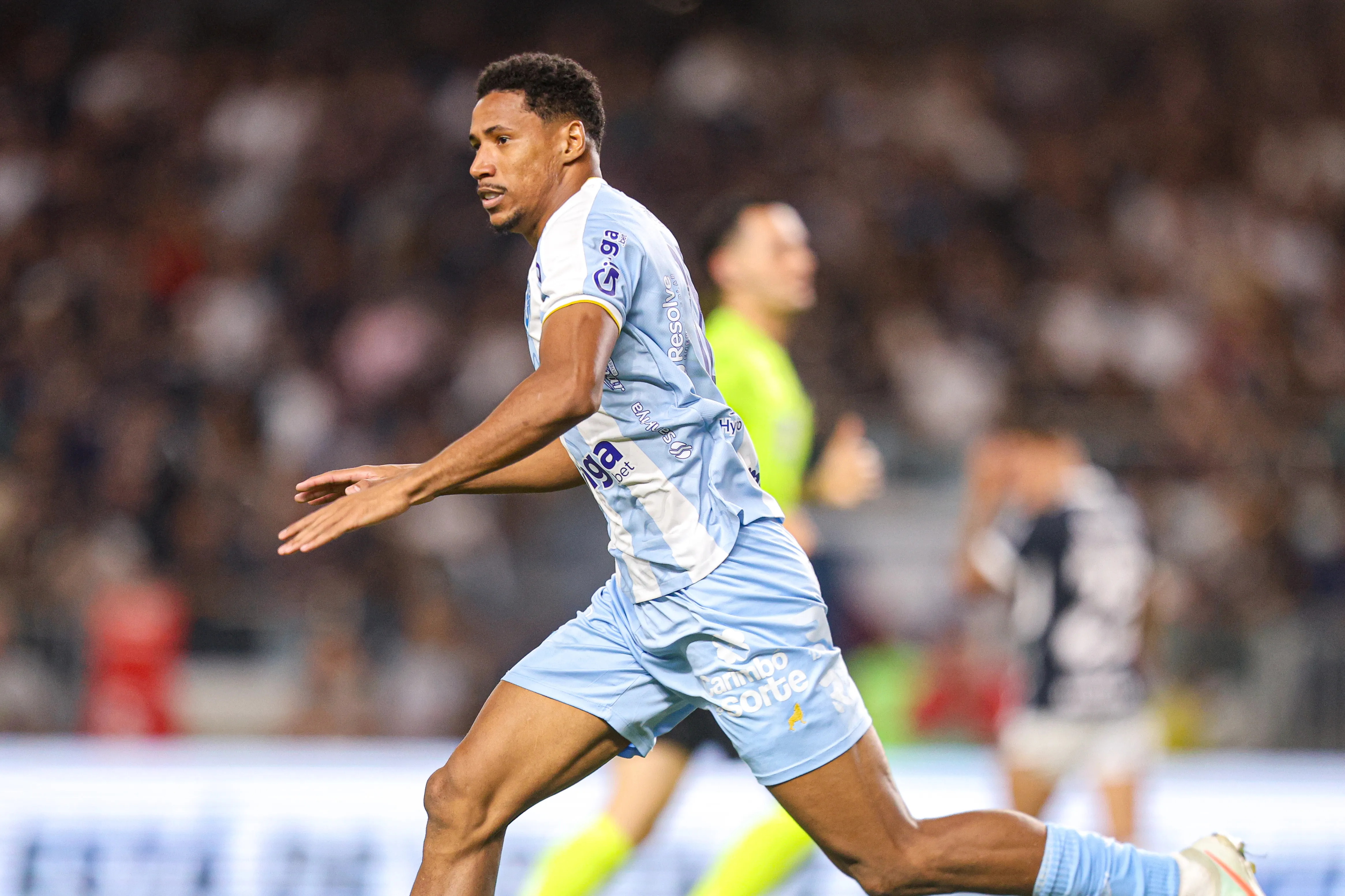 Mauricio Garcez atuando pelo Paysanduno campeonato Brasileiro B 2025. Foto: Fernando Torres/AGIF