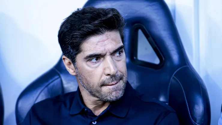 Abel Ferreira técnico do Palmeiras durante partida contra o São Paulo no estádio Arena Barueri pelo campeonato Paulista 2026. Foto: Marco Miatelo/AGIF