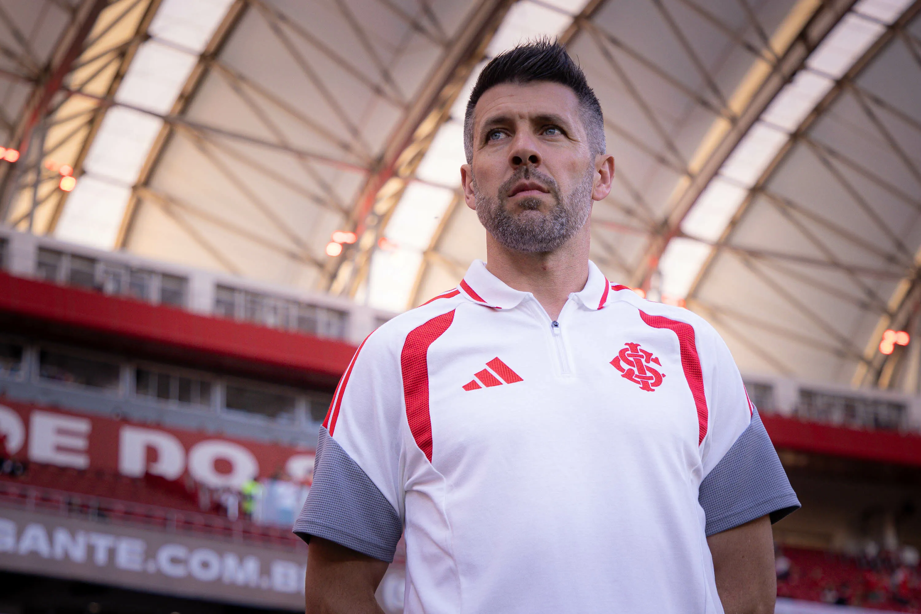 Paulo Pezzolano tecnico do Internacional durante partida contra o INTER-SM no estadio Beira-Rio pelo campeonato Gaucho 2026. Foto: Maxi Franzoi/AGIF