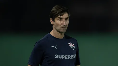 Maximo Cuberas auxiliar tecnico do Fluminense durante partida contra o Nova Iguacu no estadio Luso Brasileiro pelo campeonato Carioca 2026. Foto: Jorge Rodrigues/AGIF