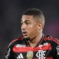 Torcida do Flamengo critica Samuel Lino após derrota para o Fluminense