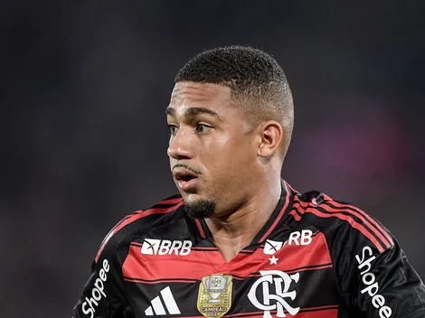 Torcida do Flamengo critica Samuel Lino após derrota para o Fluminense