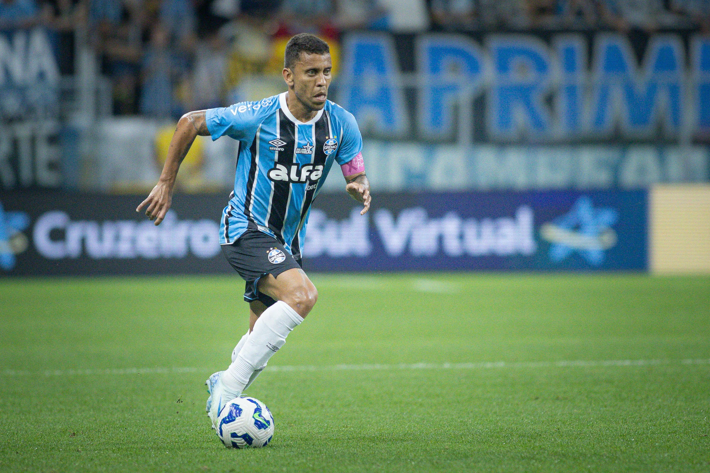 RS – PORTO ALEGRE – 16/10/2025 – BRASILEIRO A 2025, GREMIO X SAO PAULO – Marcos Rocha jogador do Gremio durante partida contra o Sao Paulo no estadio Arena do Gremio pelo campeonato Brasileiro A 2025. Foto: Maxi Franzoi/AGIF