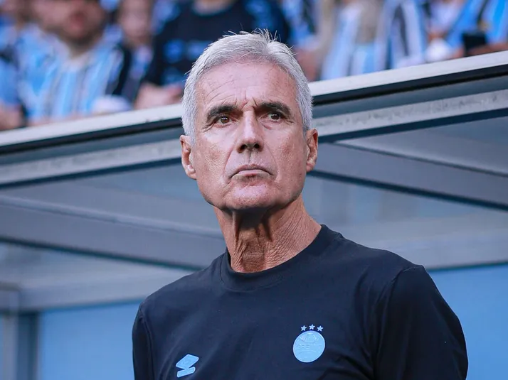 Luís Castro, do Grêmio, usa termo de conotação racista após derrota para o Inter