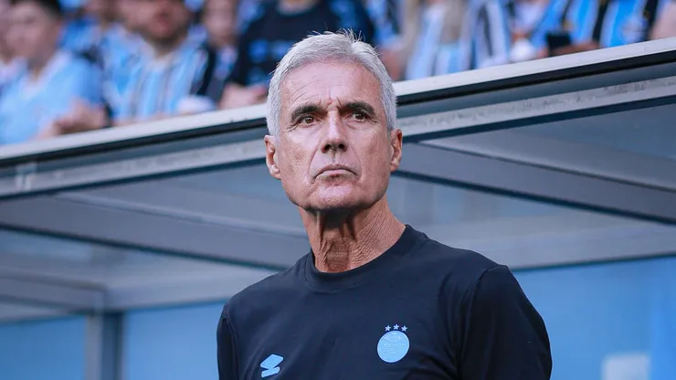 Luís Castro técnico do Grêmio durante partida contra o São Luiz-RS no estádio Arena do Grêmio pelo campeonato Gaúcho 2026. Foto: Maxi Franzoi/AGIF