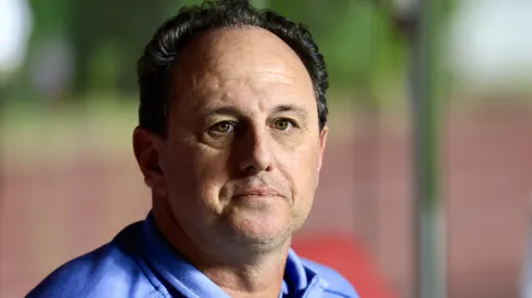 Rogério Ceni durante confronto entre São Paulo e Bahia no Campeonato Brasileiro de 2025.
