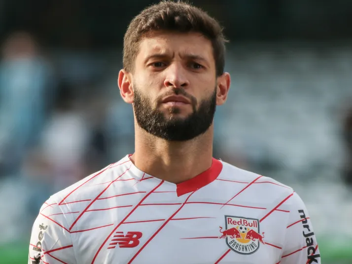 Vasco mostra interesse na contratação de Juninho Capixaba