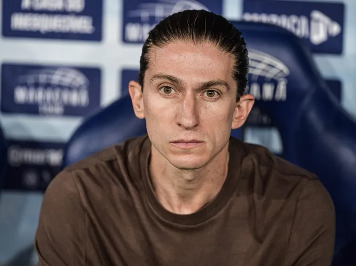 Filipe Luís elogia defesa do Fluminense em vitória sobre Flamengo