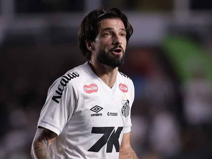 Vojvoda explica situação de Lautaro Díaz após empate do Santos