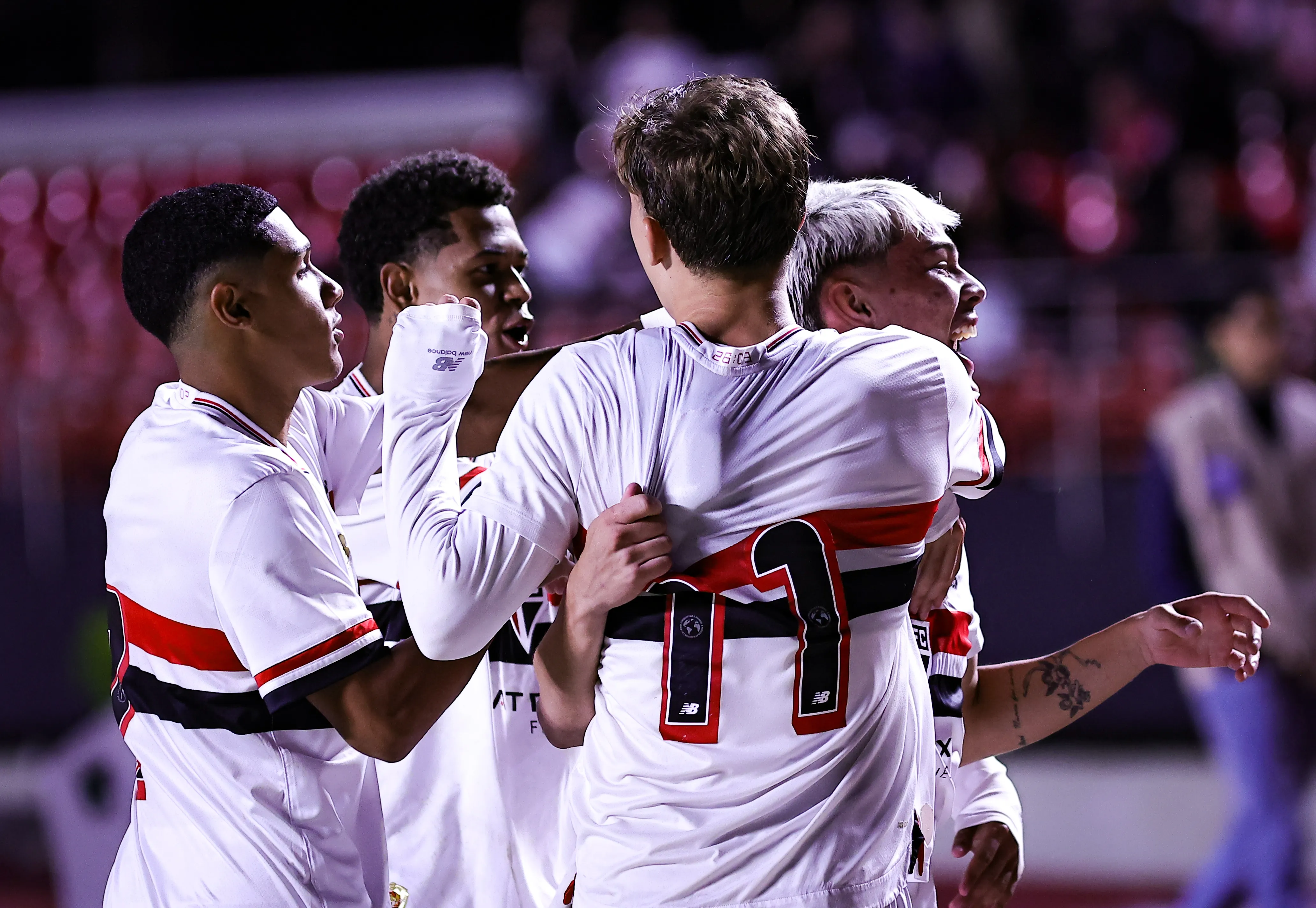 Jogadores do São Paulo comemorando gol na Copa São Paulo de Futebol Júnior – Foto: Fabio Giannelli/AGIF