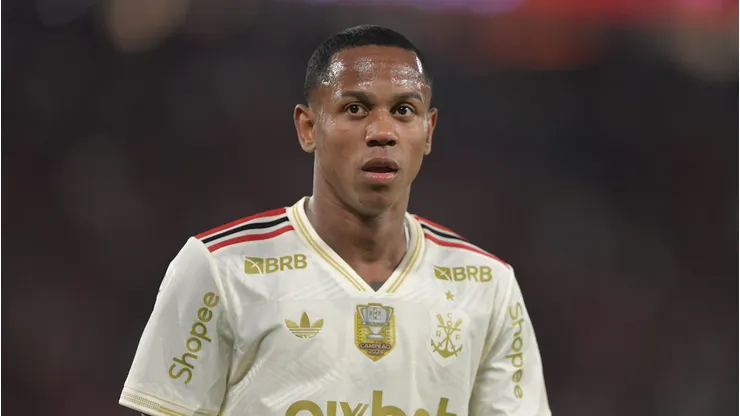 Wallace Yan jogador do Flamengo durante partida contra o Atletico-MG no estadio Maracana pelo campeonato Copa Do Brasil 2025. Foto: Thiago Ribeiro/AGIF