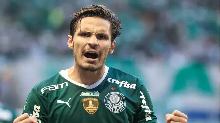 Raphael Veiga jogador do Palmeiras comemora seu gol durante partida contra o Flamengo no estadio Arena Allianz Parque pelo campeonato Brasileiro A 2022.