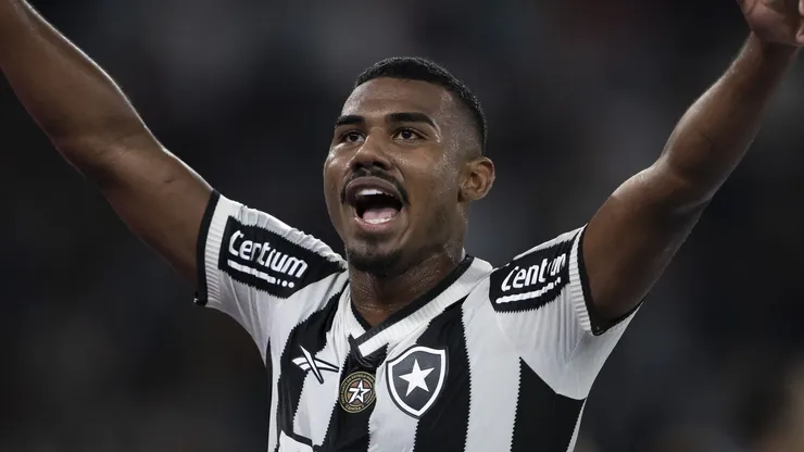 Cuiabano jogador do Botafogo comemora gol durante partida contra o Internacional no estadio Engenhao pelo campeonato Brasileiro A 2024. Foto: Jorge Rodrigues/AGIF