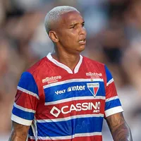 Deyverson é anunciado como reforço da LDU