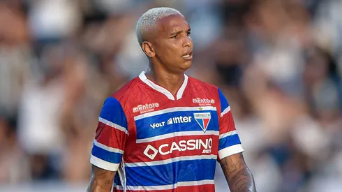 Deyverson durante confronto entre Botafogo x Fortaleza no Brasileirão de 2025.