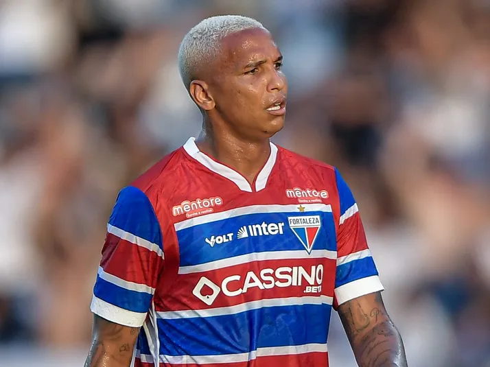 Deyverson é anunciado como reforço da LDU