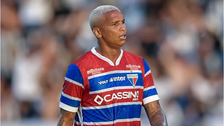 Deyverson durante confronto entre Botafogo x Fortaleza no Brasileirão de 2025.