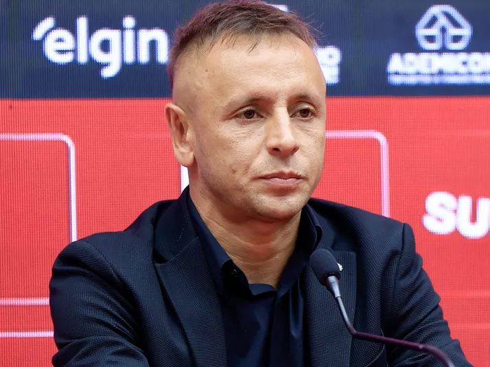 Rafinha opina sobre suposta briga do São Paulo contra o rebaixamento