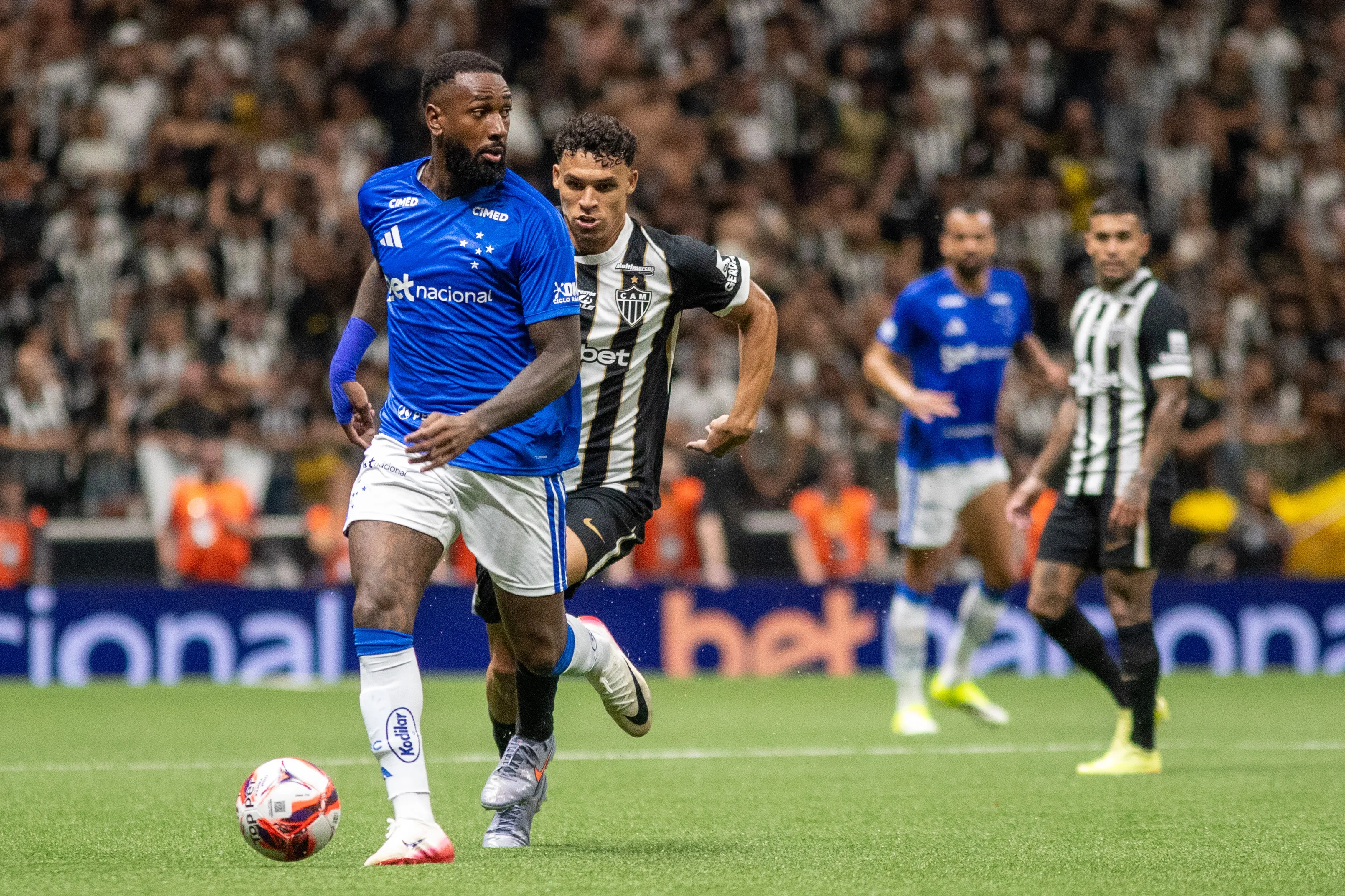 MG – BELO HORIZONTE – 25/01/2026 – MINEIRO 2026, ATLETICO X CRUZEIRO – Gerson jogador do Cruzeiro durante partida contra o Atletico no estadio Arena MRV pelo campeonato Mineiro 2026. Foto: Fernando Moreno/AGIF