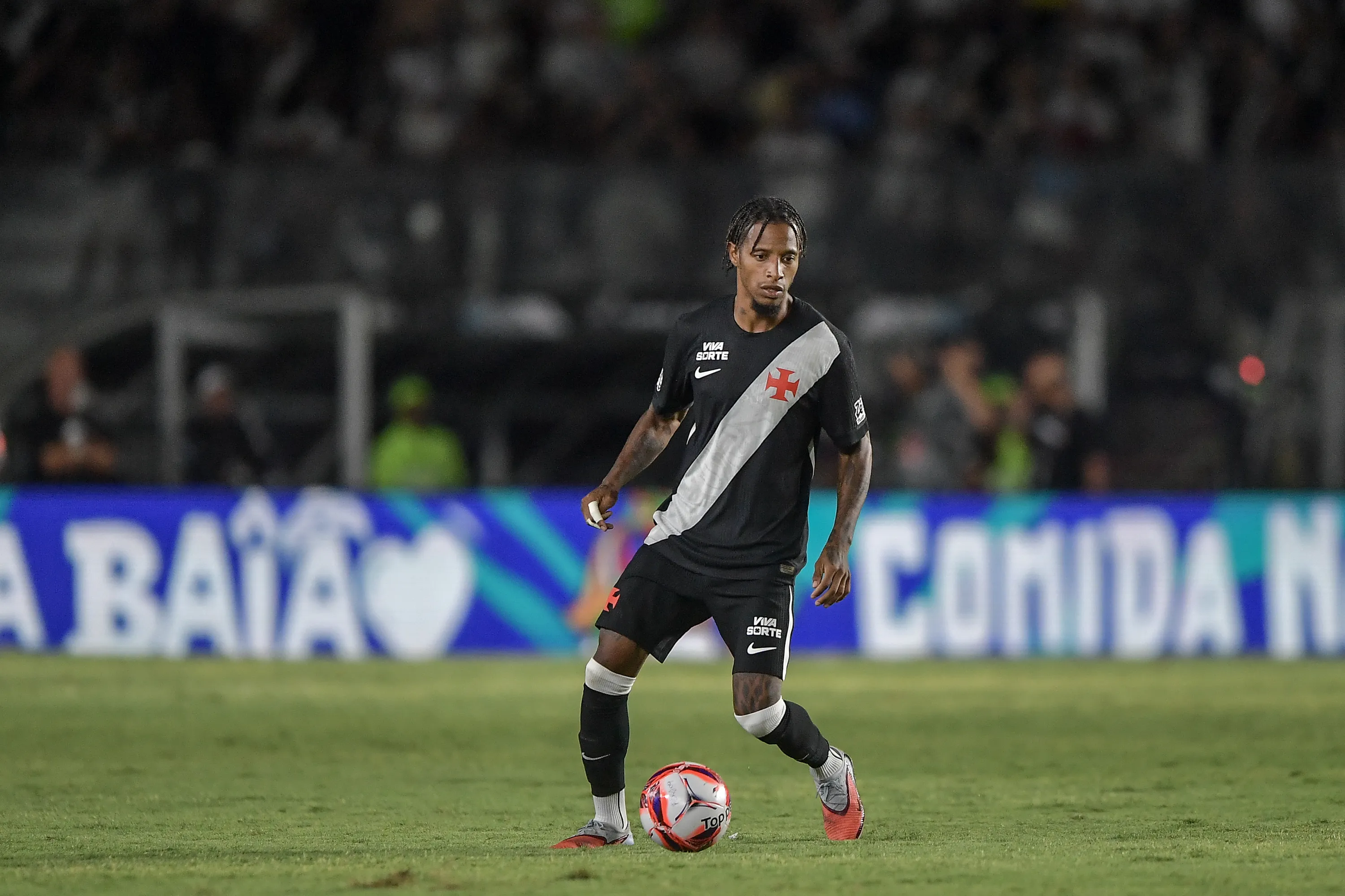 Tchê Tchê, jogador do Vasco, durante partida contra o Maricá Foto: Thiago Ribeiro/AGIF
