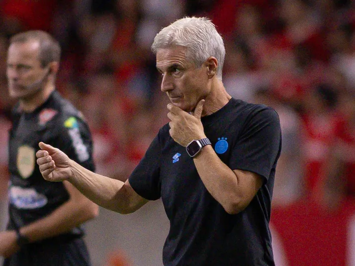 Sobis vê soberba de Luís Castro em GreNal