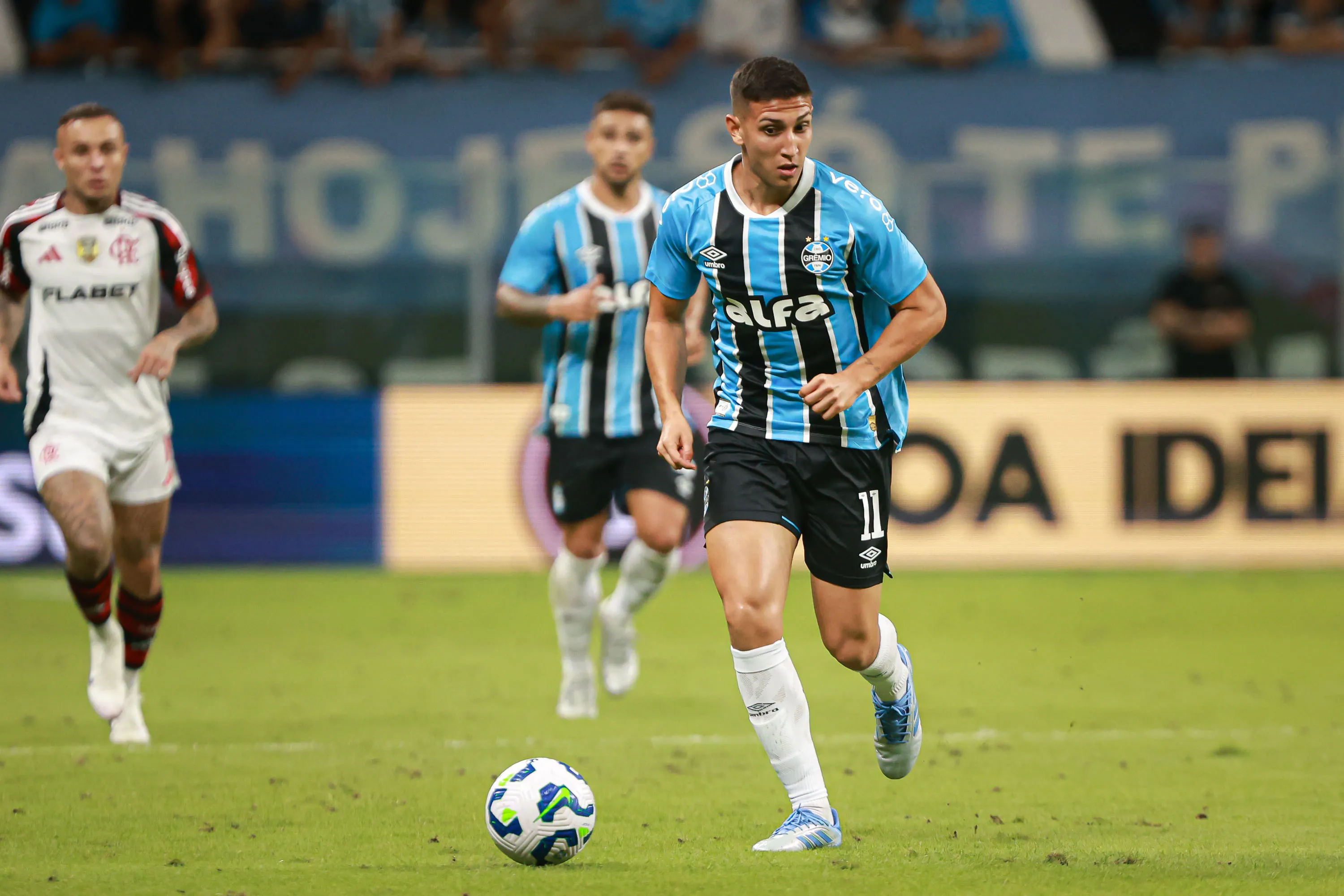 Monsalve atuando no Grêmio – Foto: Maxi Franzoi/AGIF