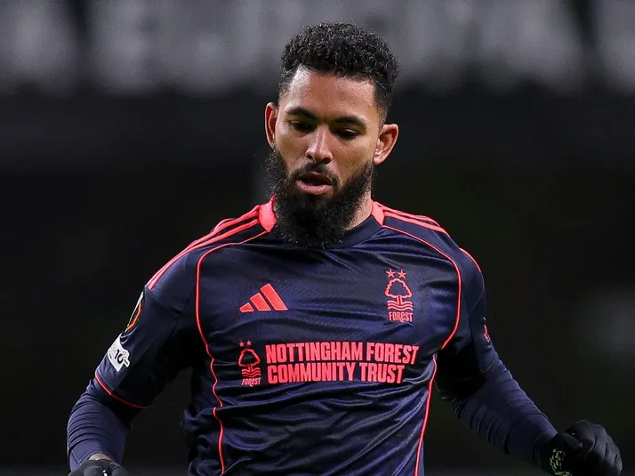 Especulado no Vasco, Douglas Luiz acerta volta ao Aston Vila