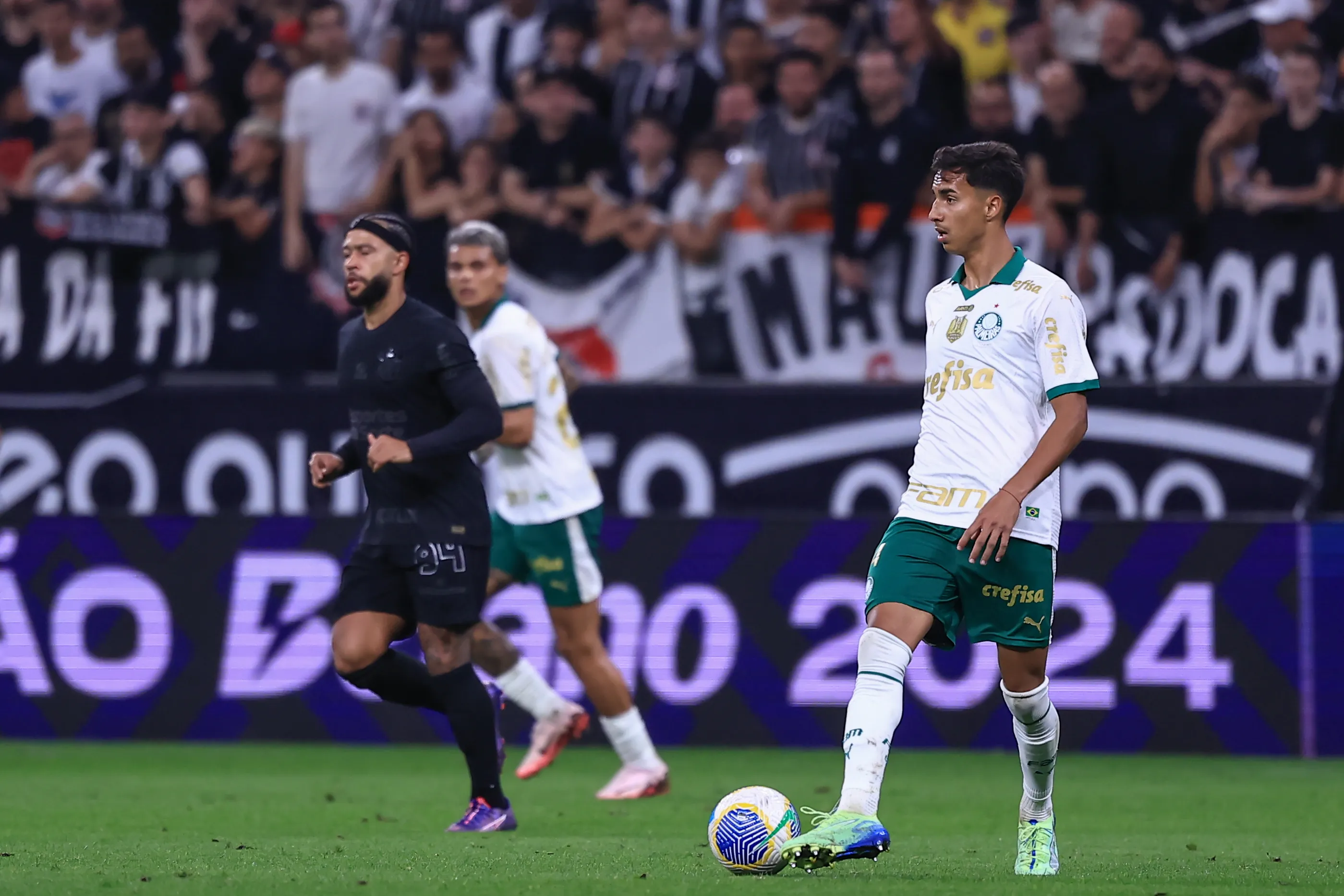Vitor Reis jogador do Palmeiras durante partida contra o Corinthians no estadio Arena Corinthians pelo campeonato Brasileiro A 2024. Foto: Marcello Zambrana/AGIF